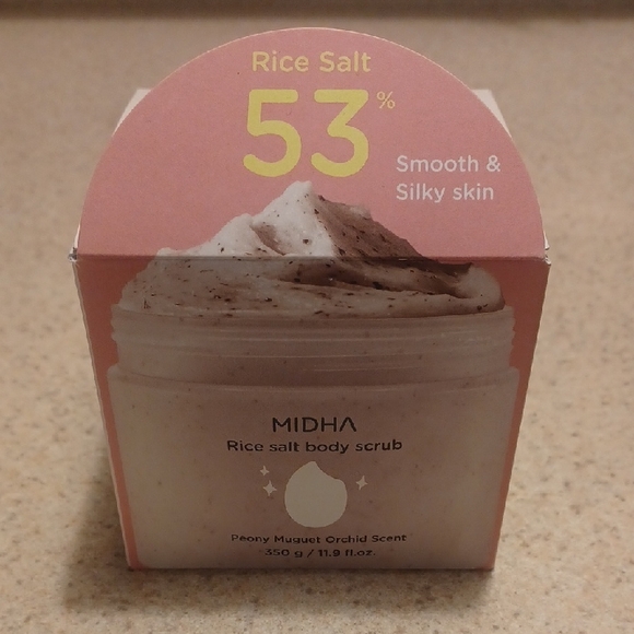 Midha Rice Salt Body Scrub - Picture 1 of 4